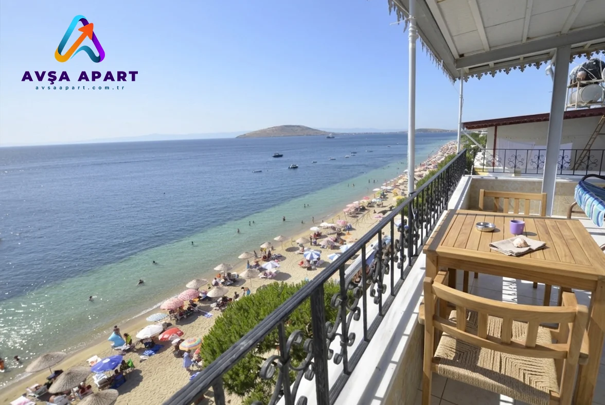 avşa adası'nda denize sıfır bir apart balkonu